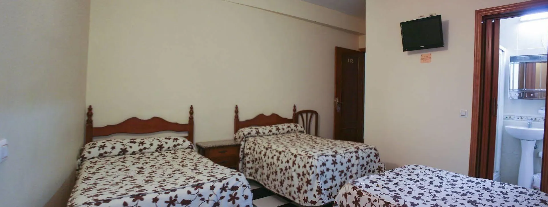 Hostal El Emigrante Dos Hermanas 2*,  Spain