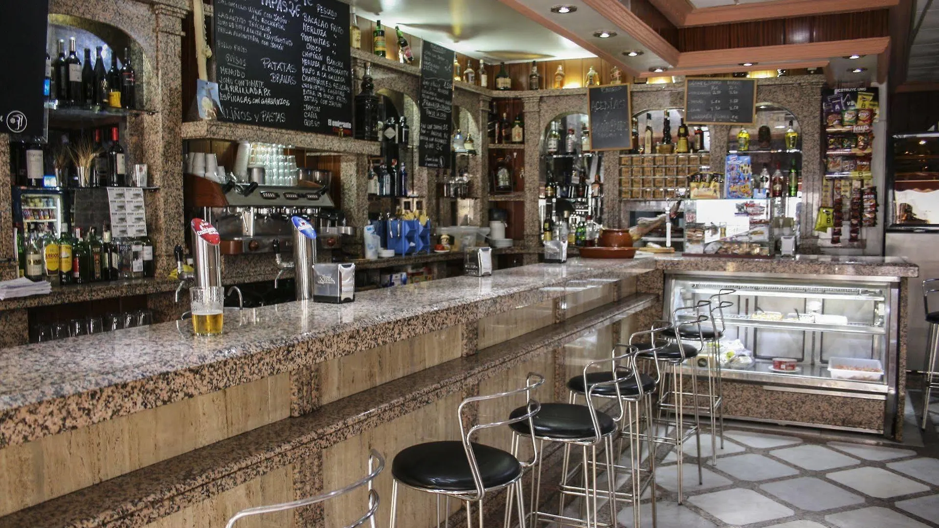 Hostal El Emigrante Dos Hermanas 2*,