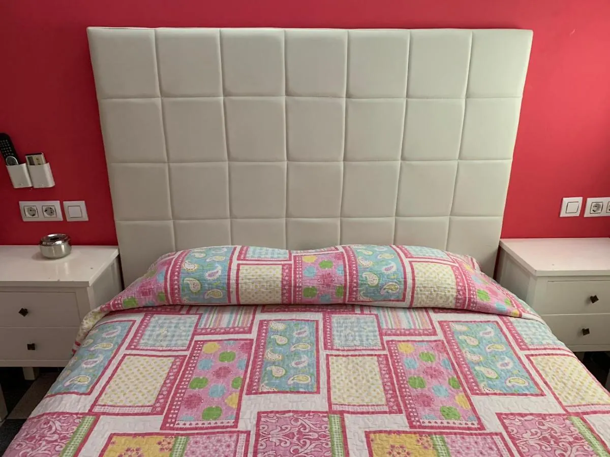 Hostal El Emigrante Dos Hermanas Guest house